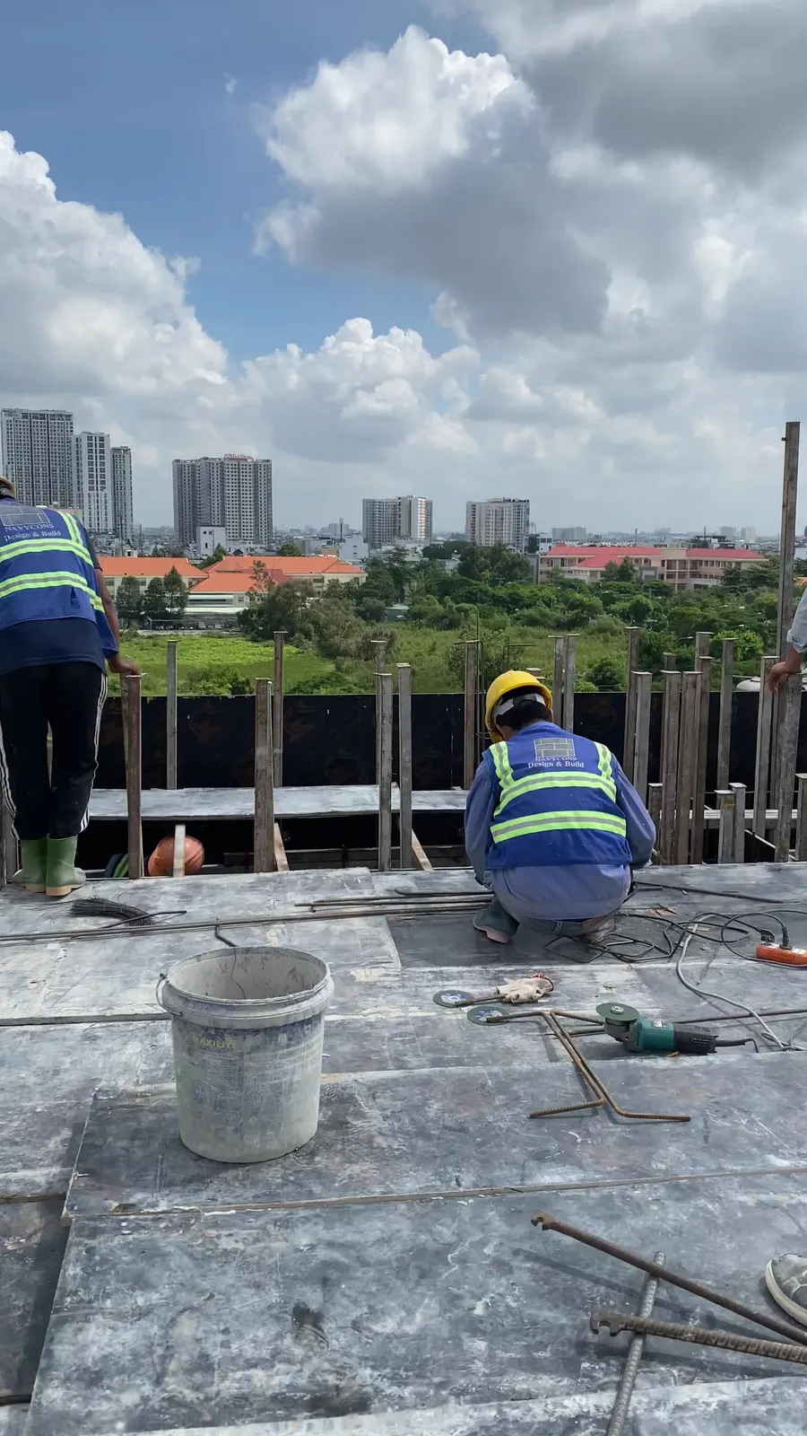 Thi công đổ bê tông sàn mái biệt thự M12